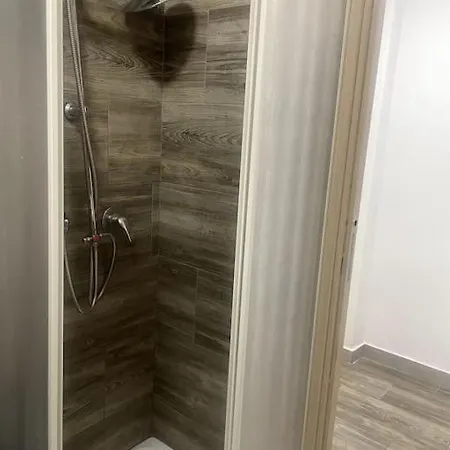 Roberta House -1 * روتسانو