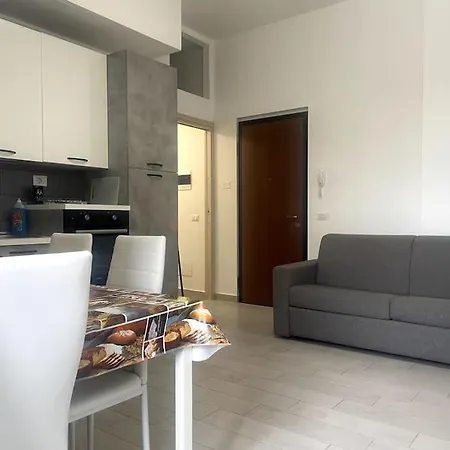 Roberta House -1 *