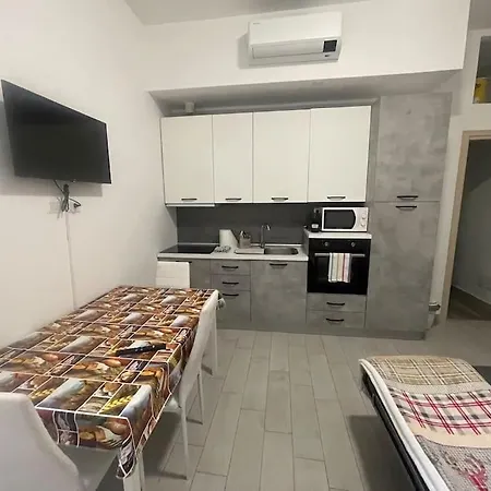 Roberta House -1