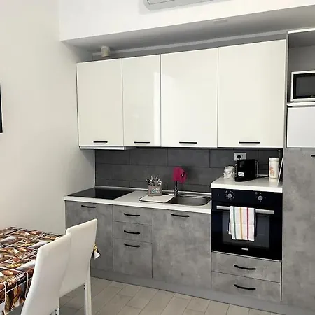Roberta House -1
